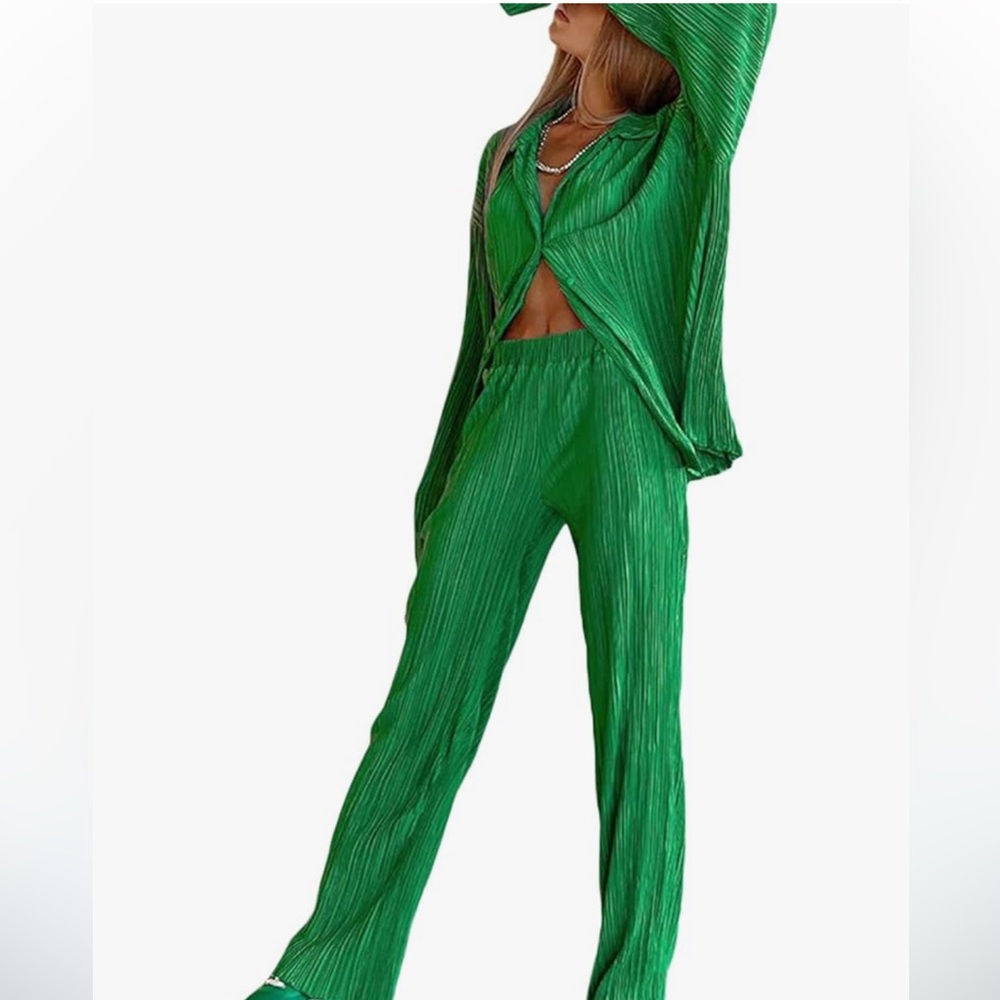 Green pleated pant set